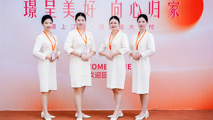 聚焦專業(yè)<div   id=